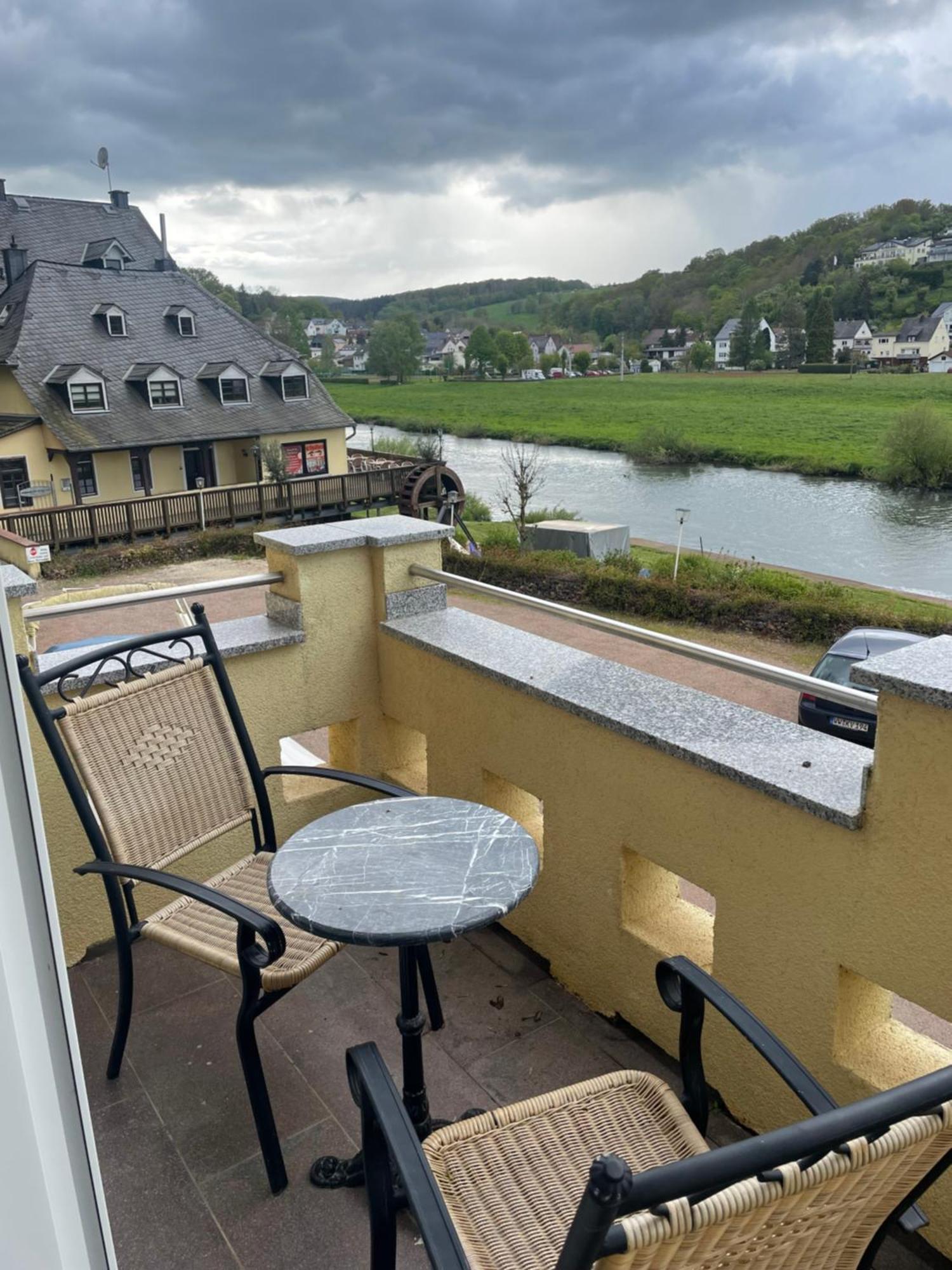 Ferienwohnung Riverside Resort Idyllisch Direkt An Der Lahn Diez Exteriér fotografie
